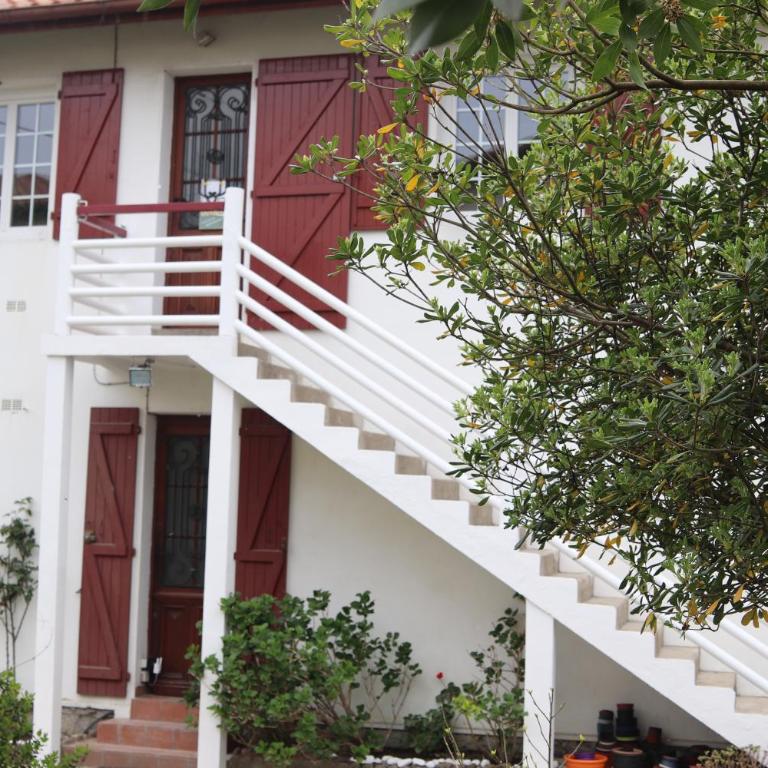 Chambres d'hôtes "HOR DAGO" près de la gare d'Hendaye avec le petit-déjeuner - Chambre Double - Vue sur Jardin - 7