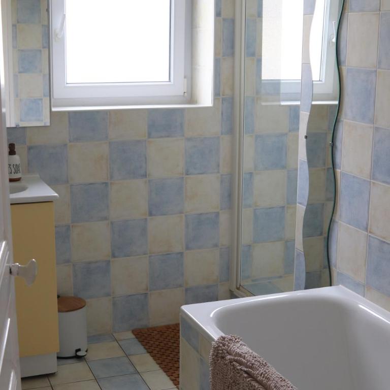 Chambres d'hôtes "HOR DAGO" près de la gare d'Hendaye avec le petit-déjeuner - Chambre Lit King-Size - 16