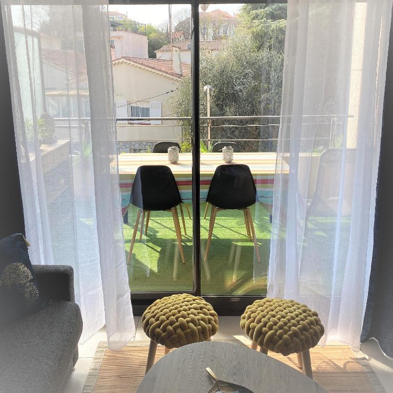 T2 proche de la gare, à 10 minutes à pieds de la Croisette, piscine & parking dans résidence de haut standing - Appartement 1 Chambre - 22