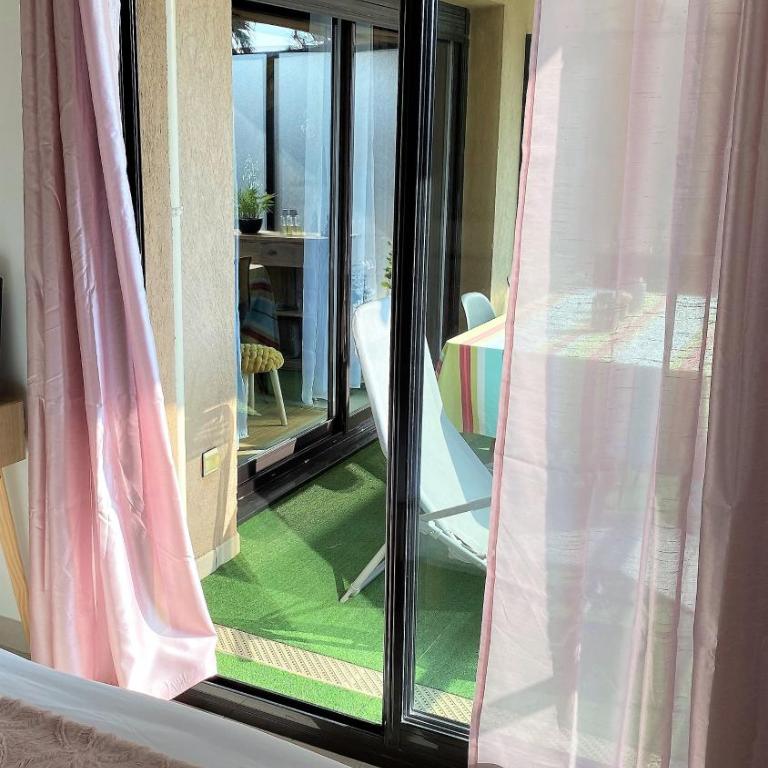 T2 proche de la gare, à 10 minutes à pieds de la Croisette, piscine & parking dans résidence de haut standing - Appartement 1 Chambre - 36