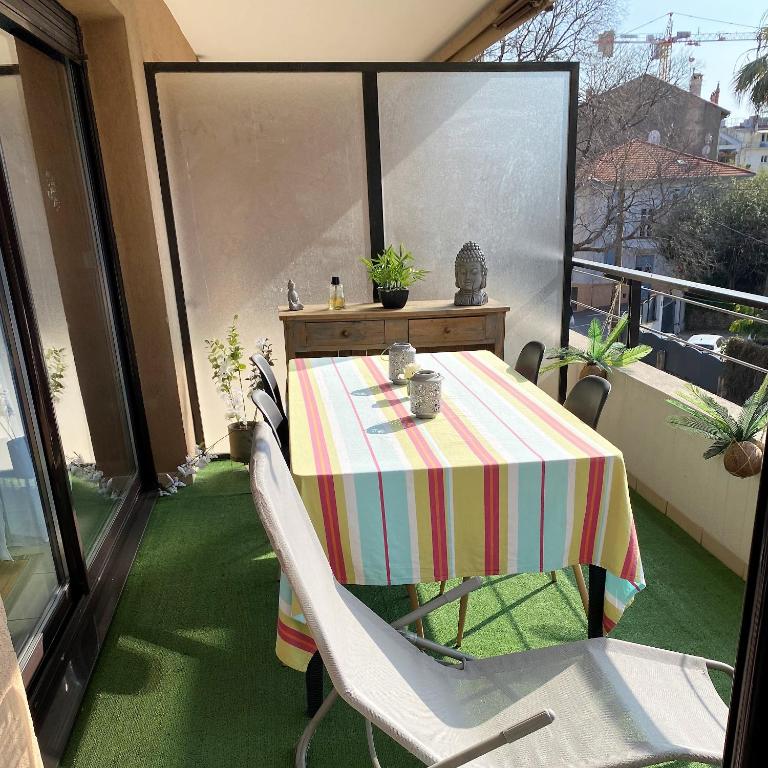 T2 proche de la gare, à 10 minutes à pieds de la Croisette, piscine & parking dans résidence de haut standing - Appartement 1 Chambre - 1