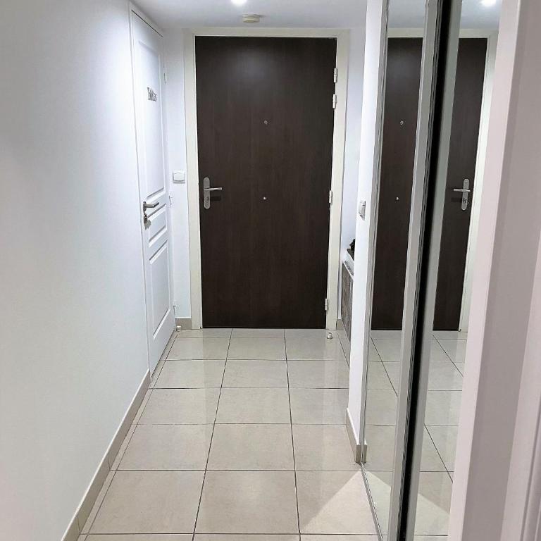 T2 proche de la gare, à 10 minutes à pieds de la Croisette, piscine & parking dans résidence de haut standing - Appartement 1 Chambre - 49