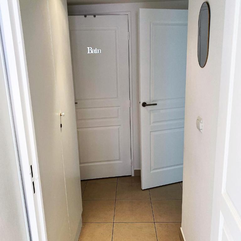 T2 proche de la gare, à 10 minutes à pieds de la Croisette, piscine & parking dans résidence de haut standing - Appartement 1 Chambre - 38