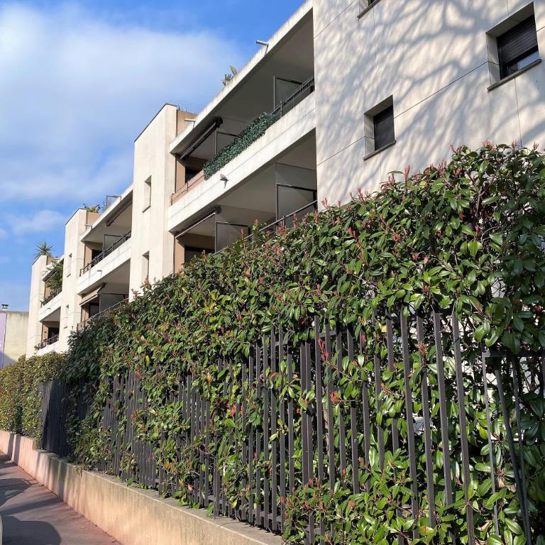 T2 proche de la gare, à 10 minutes à pieds de la Croisette, piscine & parking dans résidence de haut standing - Appartement 1 Chambre - 50