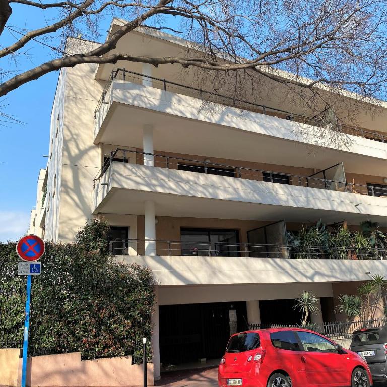 T2 proche de la gare, à 10 minutes à pieds de la Croisette, piscine & parking dans résidence de haut standing - Appartement 1 Chambre - 58