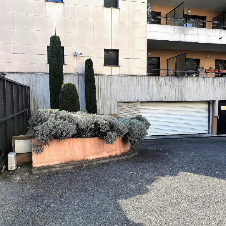 T2 proche de la gare, à 10 minutes à pieds de la Croisette, piscine & parking dans résidence de haut standing - Appartement 1 Chambre - 55