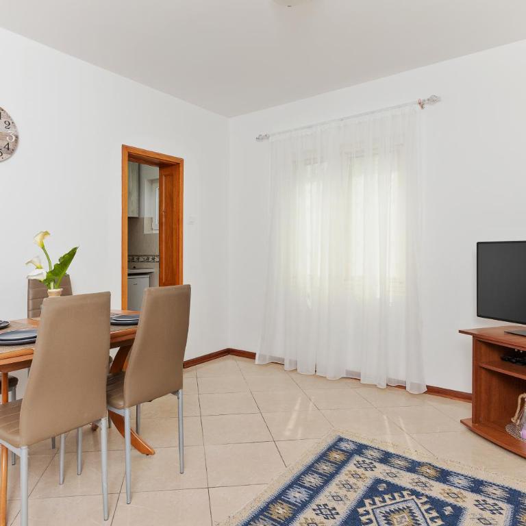 Promenade Rose - One-Bedroom Apartment - 33