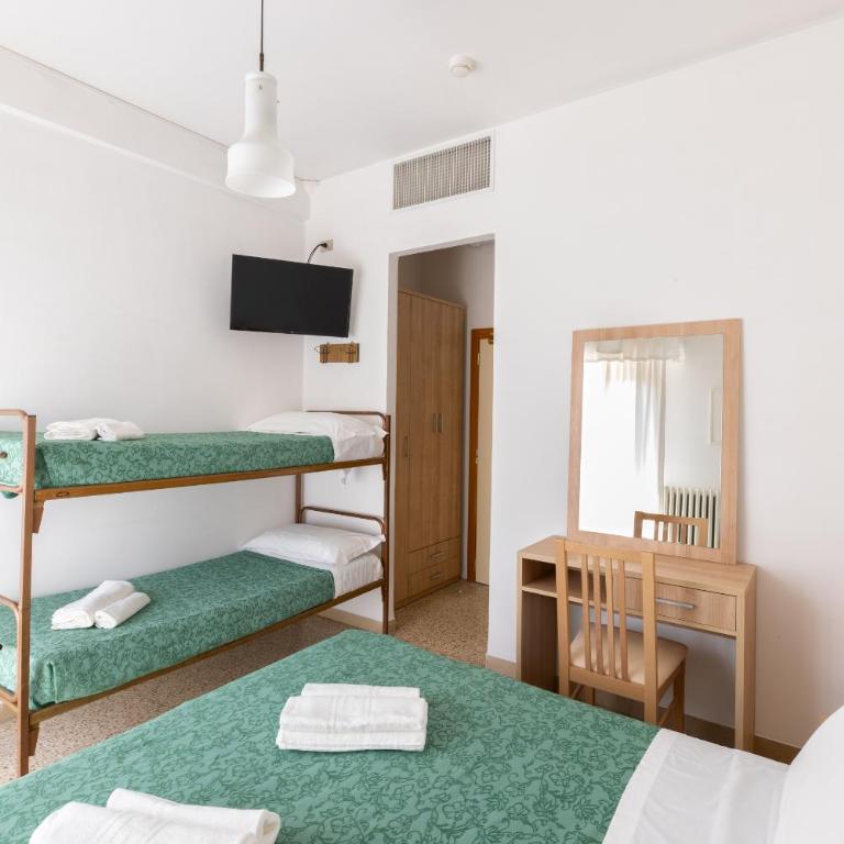 Hotel Morena Riccione Centrale - Quadruple Room with Balcony - 7