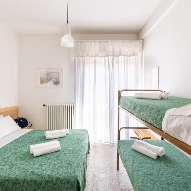Hotel Morena Riccione Centrale - Quadruple Room with Balcony - 4