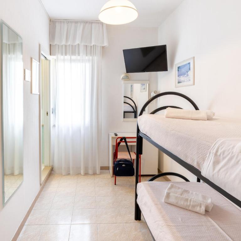 Hotel Morena Riccione Centrale - Economy Double Room with Bunk Bed - 6