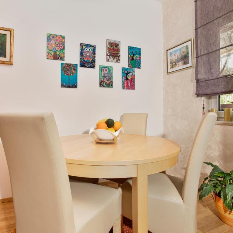 Beautiful Tiki Apartment - One-Bedroom Apartment - 10
