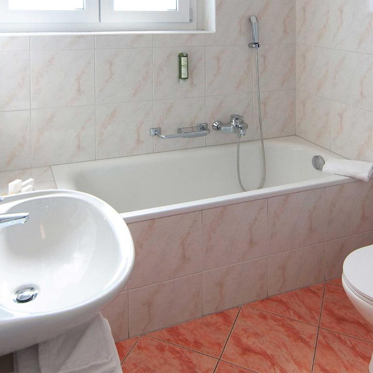 Hotel Polo - Deluxe Double with Balcony, Lake View and Jacuzzi - 5