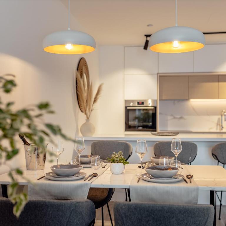 Lazure Hotel & Marina - One-Bedroom Apartment with Street View - Residential Building - 1