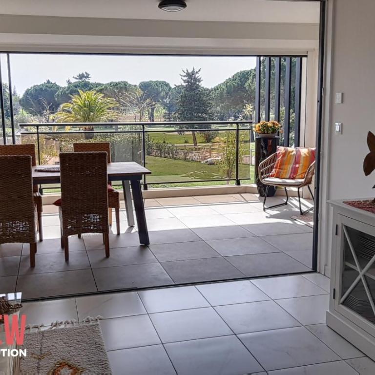 Au cœur du Golf, appartement neuf vue golf et piscine - Clim Wifi parking - Appartamento con 1 Camera da Letto - 10