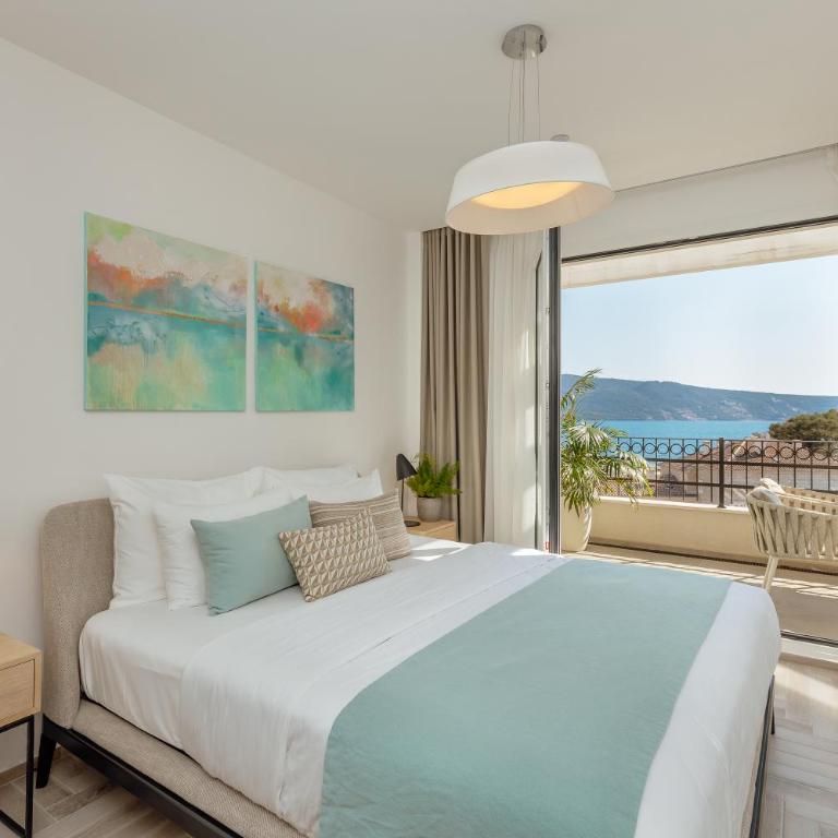 Lazure Hotel & Marina - One-Bedroom Apartment with Sea View - Residential Building - 2