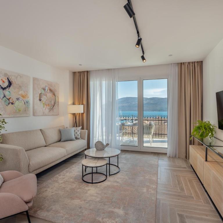 Lazure Hotel & Marina - Two-Bedroom Apartment with Sea View - Residential Building - 2