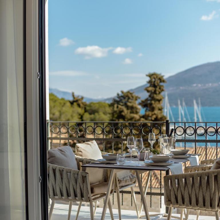 Lazure Hotel & Marina - Two-Bedroom Apartment with Sea View - Residential Building - 1