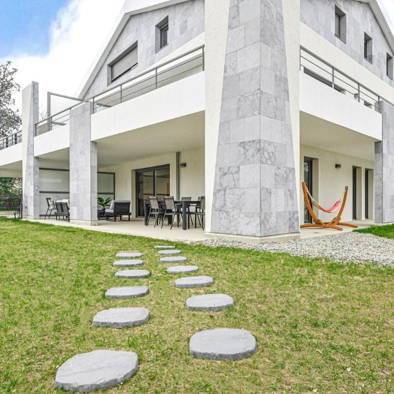 T4 NEUF - JARDIN-TERRASSE ET PISCINE – ACCÈS DIRECT PLAGES ET CENTRE VILLAGE – App C 12 - Appartement 3 Chambres - 1