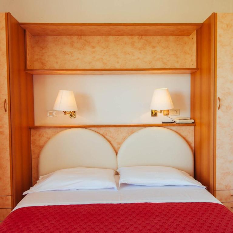 Hotel Perrozzi - Camera Matrimoniale/Doppia con Letti Singoli - 1