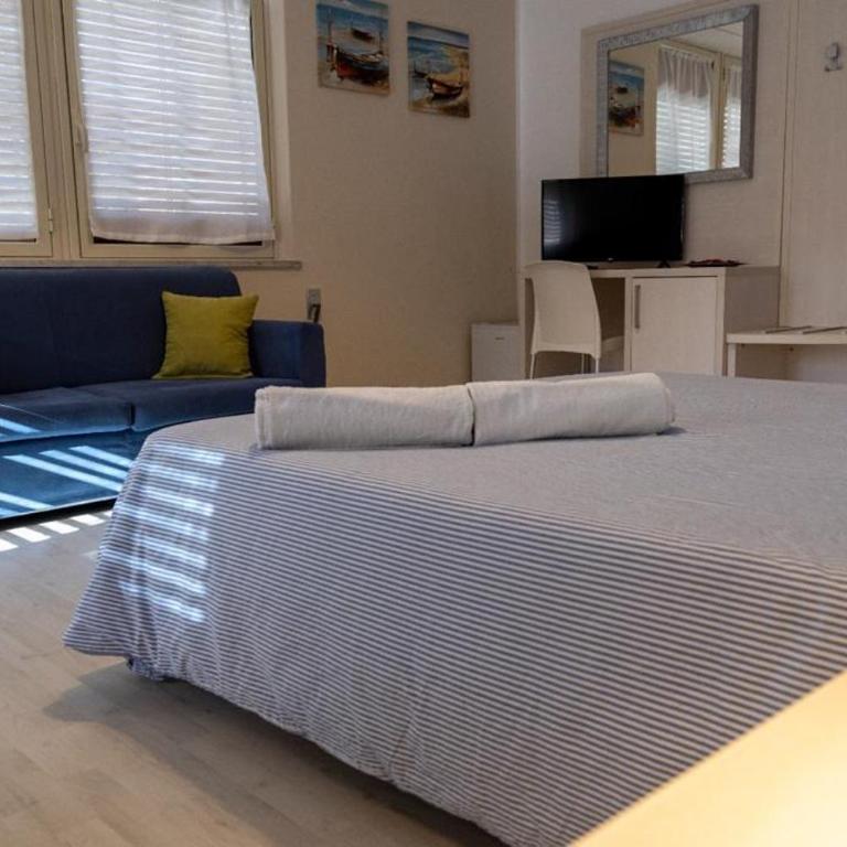 Exclusive - Double Room with Shared Bathroom - 4