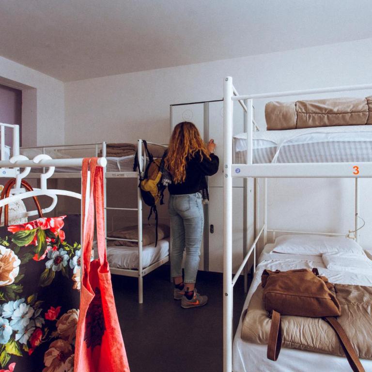 LoL Hostel Siracusa - Posto Letto in Dormitorio Femminile con 8 Letti - 5