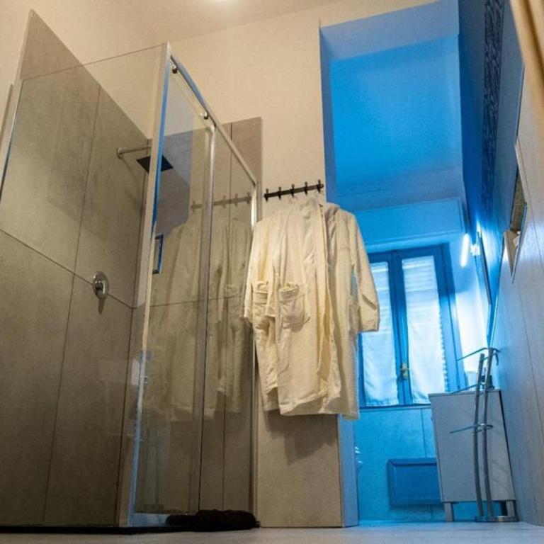 Exclusive - King Room with Spa Bath - 2