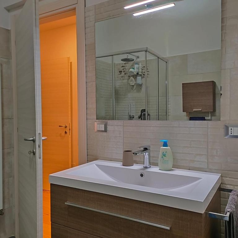 B&B Markone Bologna Center - Single Room with Private Bathroom - 10