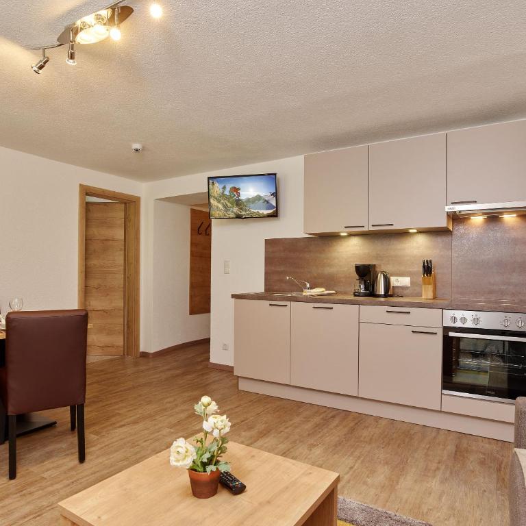 Fremdenpension Alpenruhe - Apartment mit 1 Schlafzimmer - 2