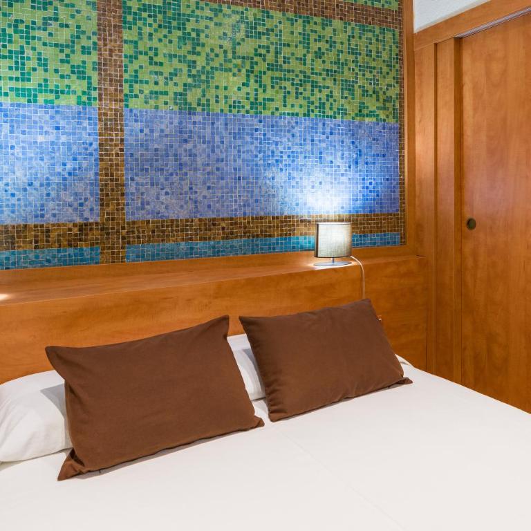 Hotel Capri - Habitacion interior con banera - 2