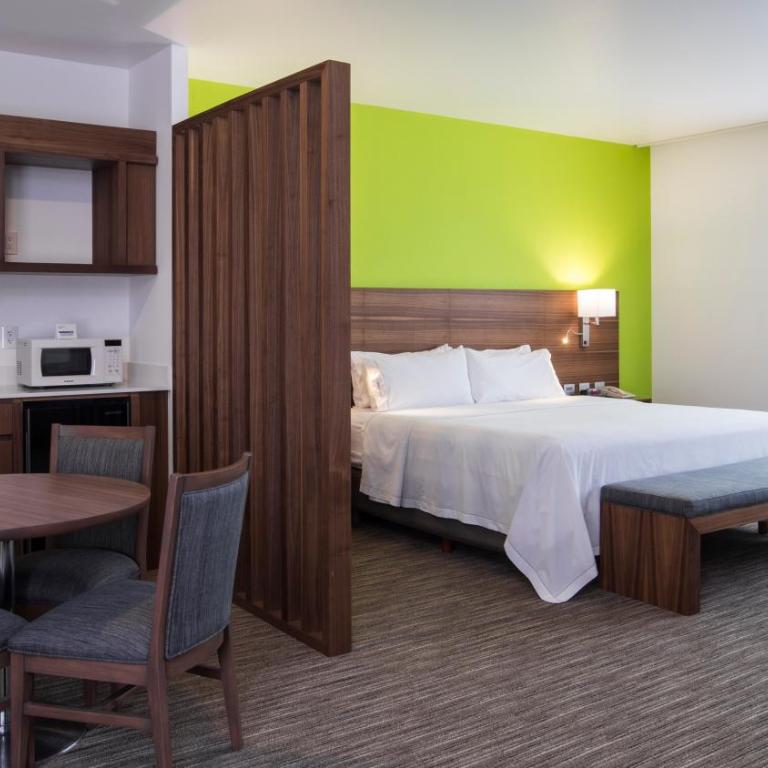 Holiday Inn Express Puebla by IHG - Suite con ducha a ras de suelo - 1 cama extragrande - 3