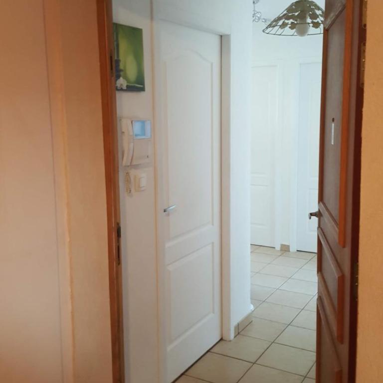 LES EMBRUNS - SPACIEUX APPARTEMENT AVEC PISCINE - wifi- parking - Appartamento con 2 Camere da Letto - 11