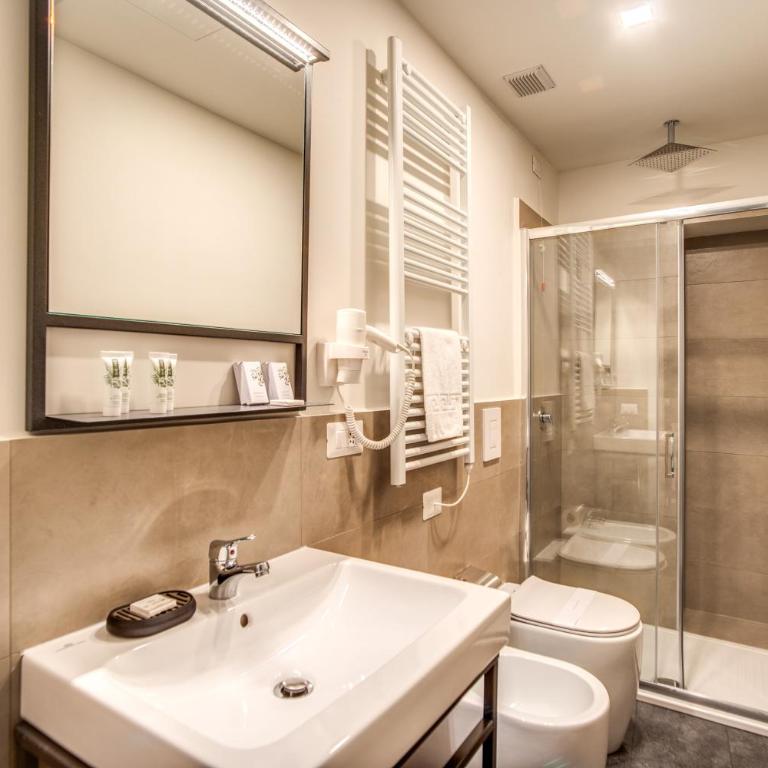 Capranica Private Suites - Luxury Quadruple Room - 9