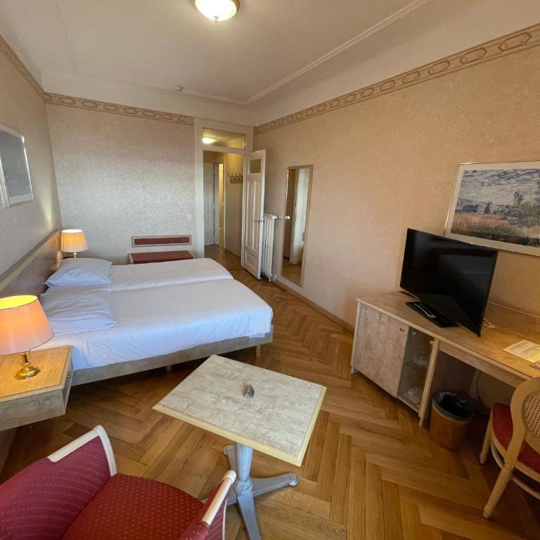 Grand Hôtel des Rasses & Wellness - Double Room with Mountain View - 7