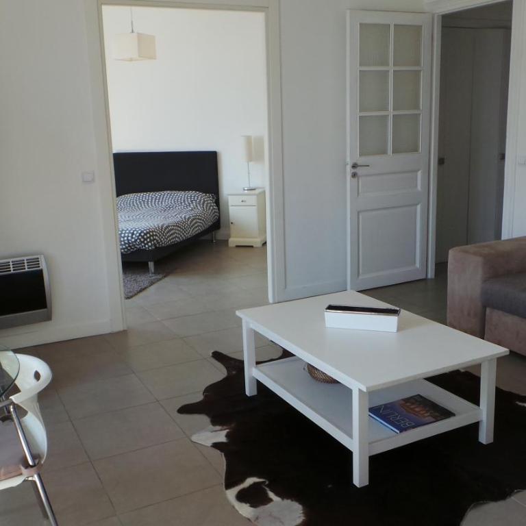 2 pièces, Centre Ville, 50 mètres plages et mer. - Appartement 1 Chambre - 10