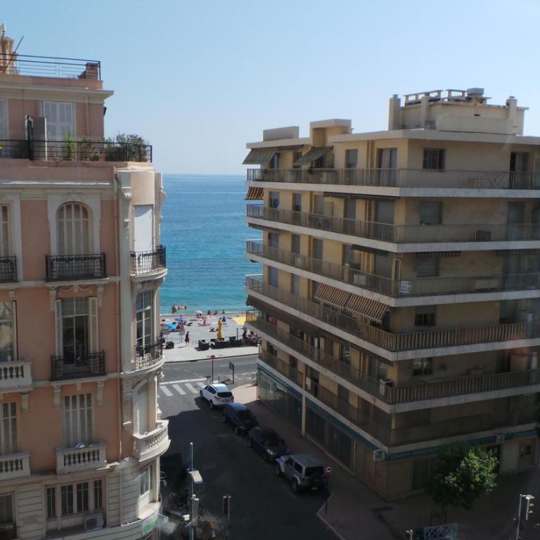 2 pièces, Centre Ville, 50 mètres plages et mer. - Appartement 1 Chambre - 16