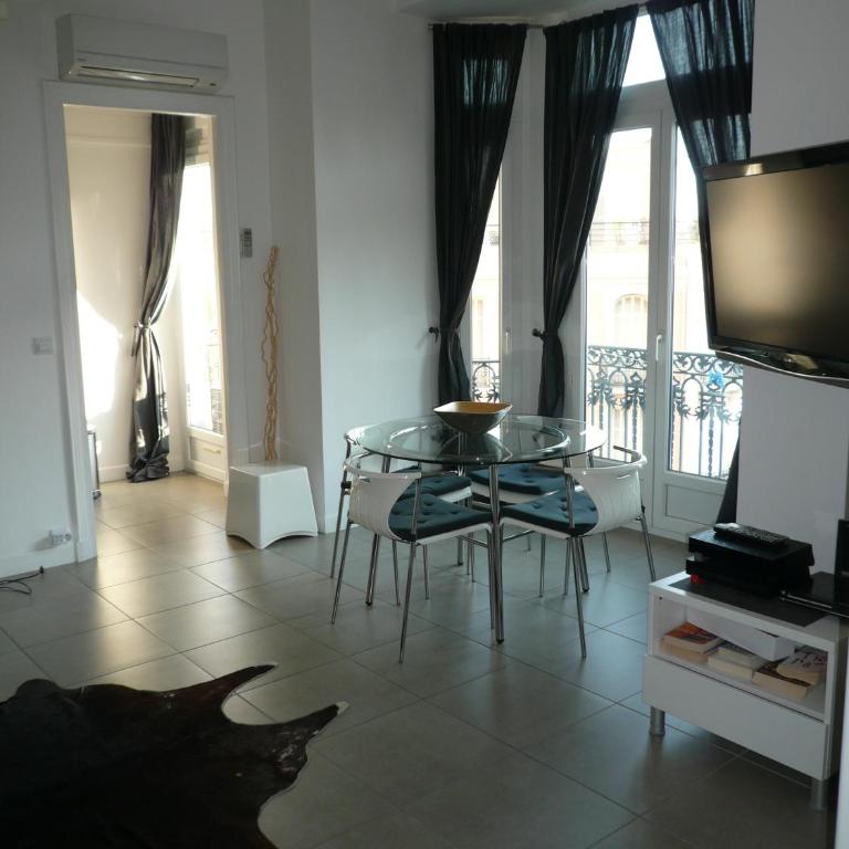 2 pièces, Centre Ville, 50 mètres plages et mer. - Appartement 1 Chambre - 3