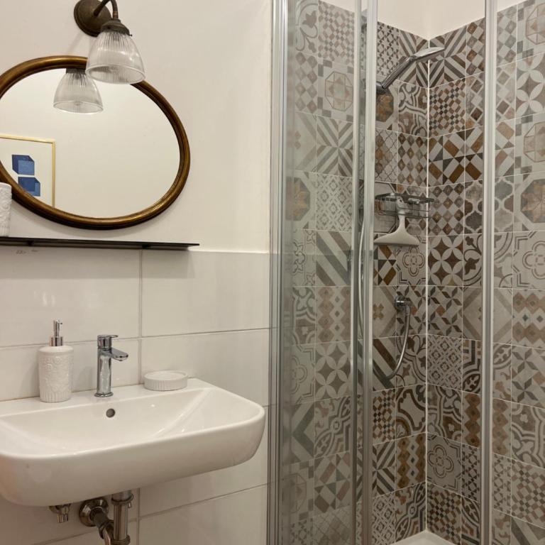 Accanto alla piazza - Double Room with Private Bathroom - 8