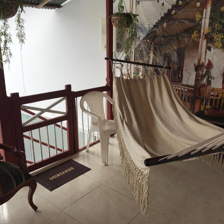 Hermosa Casa en el centro de Santa Rosa de Cabal, sobre vía principal a 3 cuadras de la Plaza - Casa de 4 dormitorios - 30