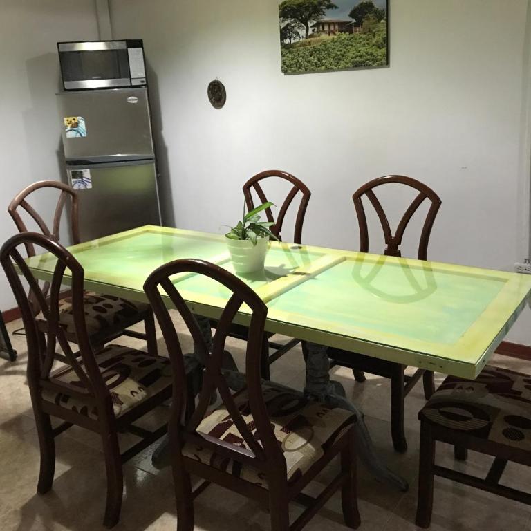 Hermosa Casa en el centro de Santa Rosa de Cabal, sobre vía principal a 3 cuadras de la Plaza - Casa de 4 dormitorios - 34