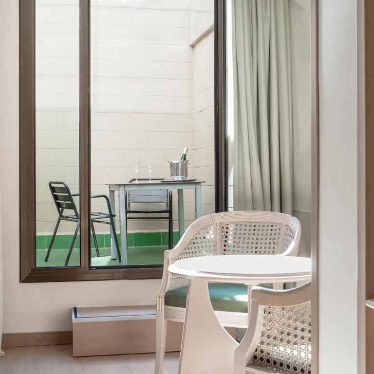 Hotel Lleó - Twin Room with Terrace - 3