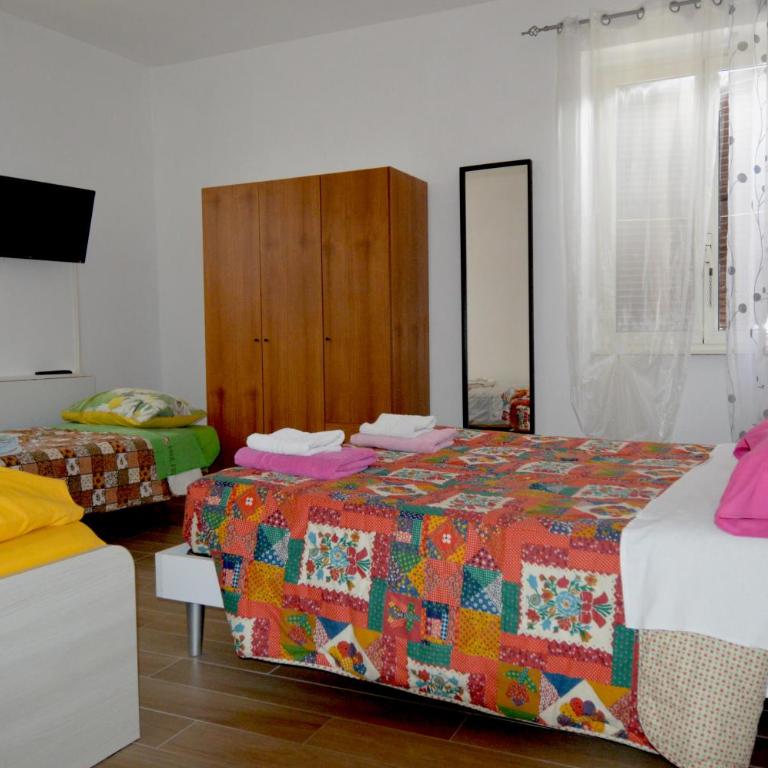 Roma Sister - Quadruple Room with Shared Bathroom - 3