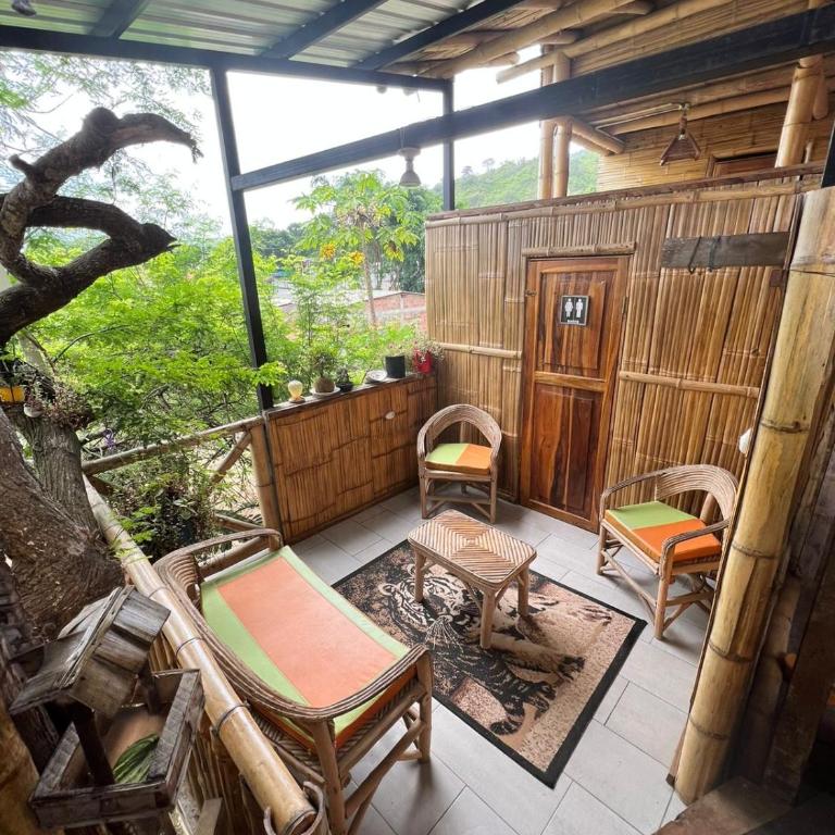 hostal Monte Libano - Deluxe Double Room with Balcony and Sea View - 4