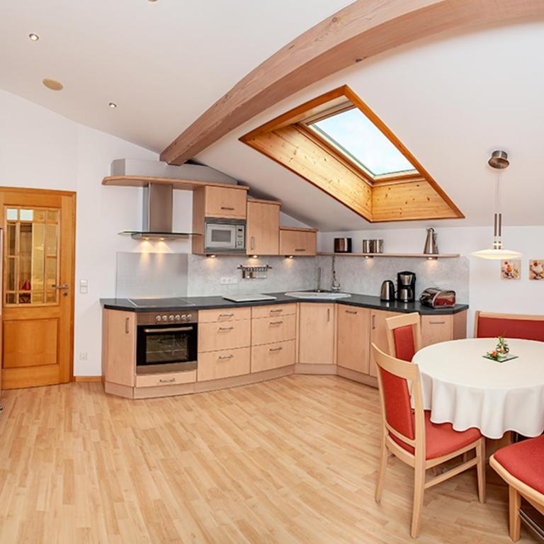 Ferienwohnung Gerti Huber - Chiemgau Karte - Apartment mit 2 Schlafzimmern - 1