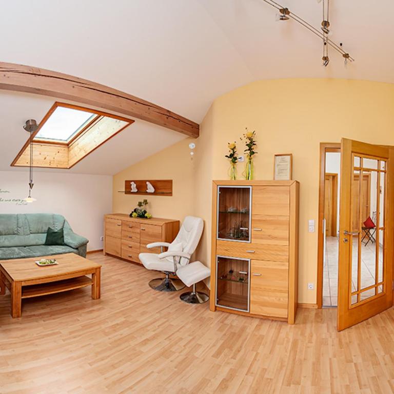 Ferienwohnung Gerti Huber - Chiemgau Karte - Apartment mit 2 Schlafzimmern - 2