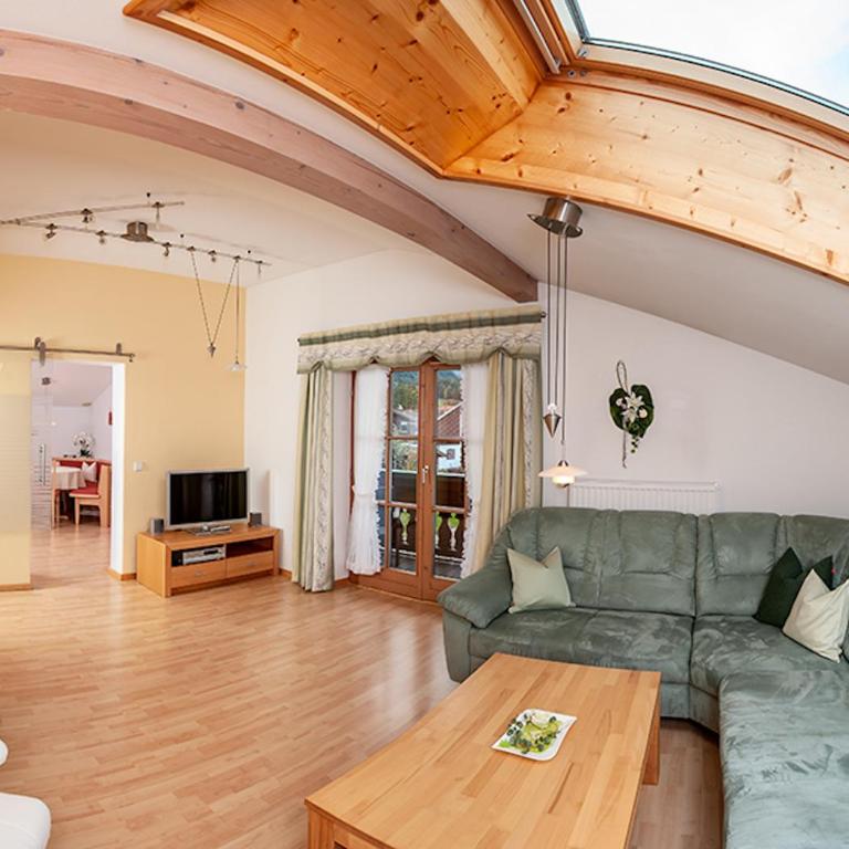 Ferienwohnung Gerti Huber - Chiemgau Karte - Apartment mit 2 Schlafzimmern - 3