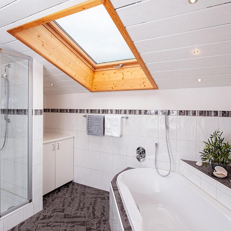 Ferienwohnung Gerti Huber - Chiemgau Karte - Apartment mit 2 Schlafzimmern - 8