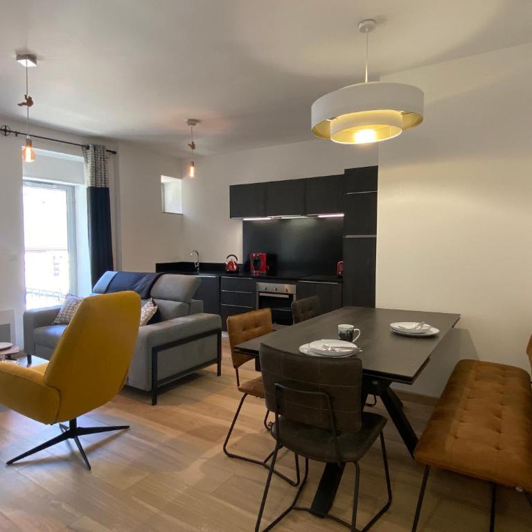 Plein centre, T3 5P totalement rénové 55m2. WIFI - Appartement 2 Chambres - 1