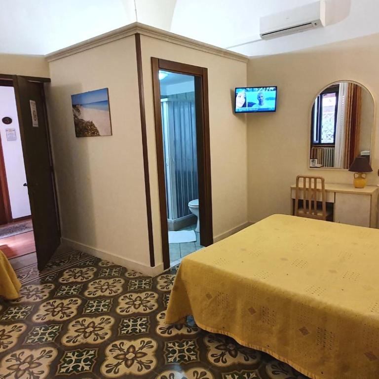 B&B Viaprimaldo Camere - Camera Matrimoniale/Doppia con Letti Singoli con Bagno Privato - 1