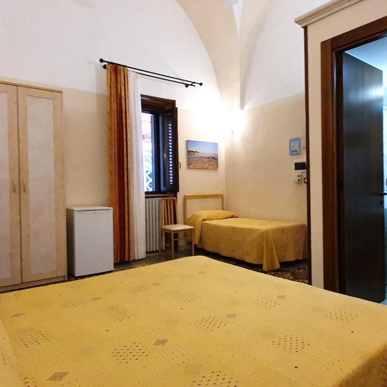 B&B Viaprimaldo Camere - Camera Matrimoniale/Doppia con Letti Singoli con Bagno Privato - 4