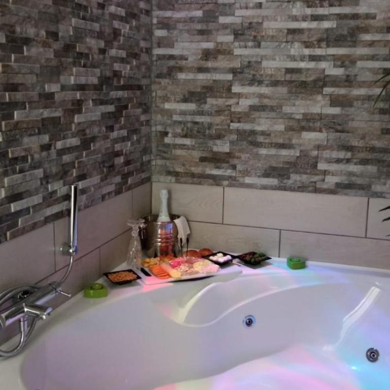 Bed & Breakfast Dimora Felice - Camera Matrimoniale con Vasca Idromassaggio - 2